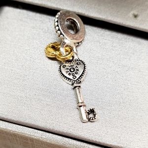 ❤Pandora Charm Key